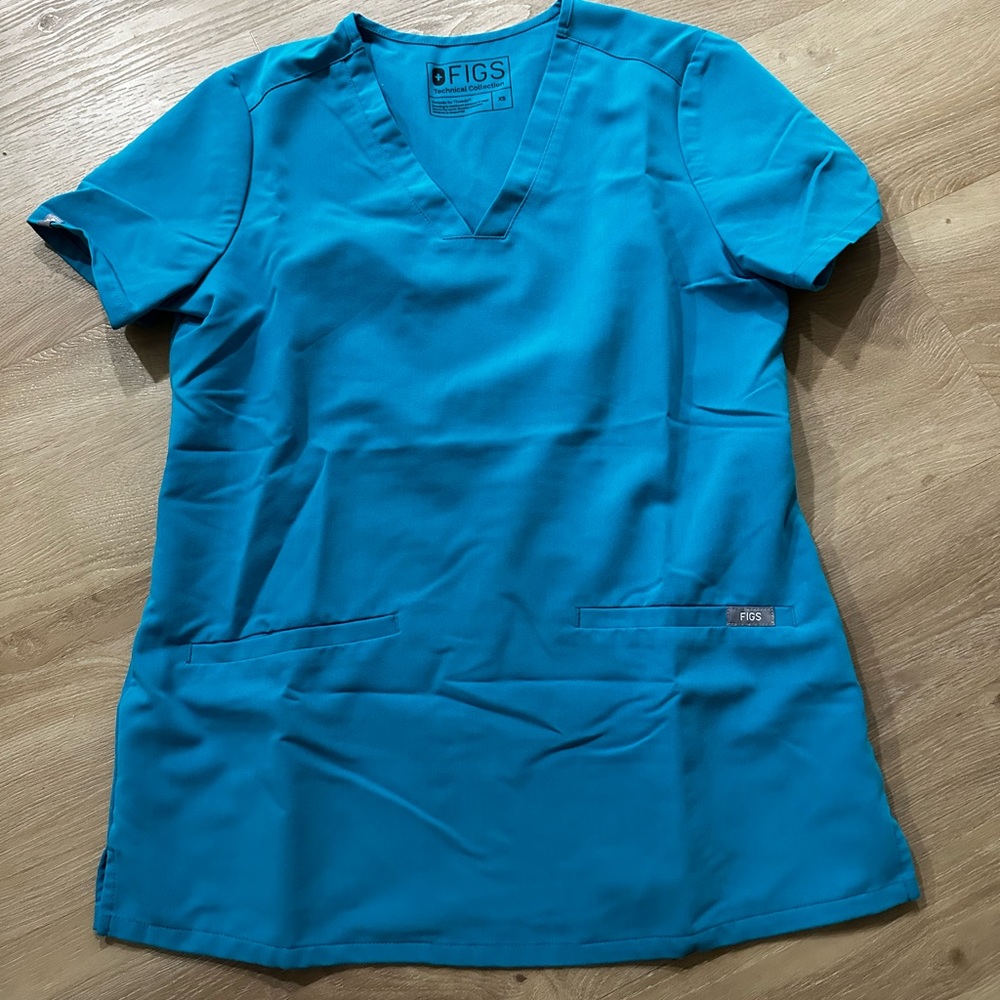 FIGS Casma Three Pocket Scrub Top - XS, Teal